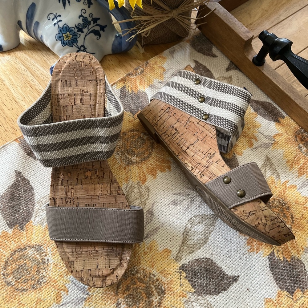 SUPER CUTE and COMFORTABLE slip on wedges